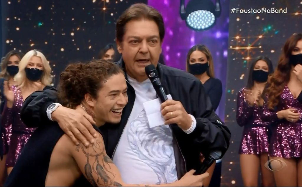 No mesmo dia que foi confirmado o diagnóstico de Covid, Faustão se emocionou com Whindersson