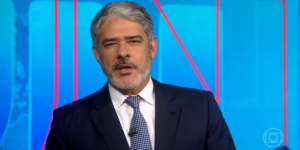 Imagem do post William Bonner paralisa Jornal Nacional e se desculpa ao vivo após informação errada: “Ainda que tardio”