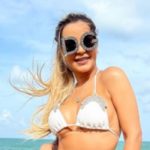 Deolane Bezerra e seu óculos criticado na praia (Foto: Reprodução/ Instagram)