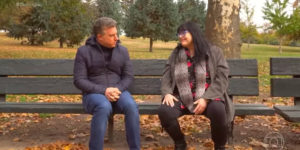 Luciano Huck durante conversa com mulher (Foto: Reprodução)