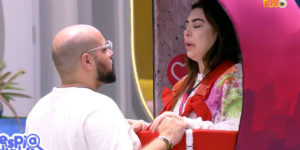 A cantora Naiara Azevedo caiu no choro no BBB22 (Foto: Reprodução)