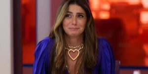 Paula sente desespero na novela Quanto Mais Vida Melhor (Foto: Reprodução/Globo)