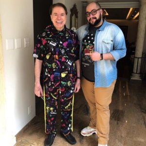 Silvio Santos já apareceu várias vezes usando os pijamas da marca do neto (Foto: Divulgação)