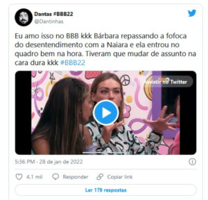 Naiara entrou no quarto bem na hora que Bárbara falava mal dela (Foto: Reprodução / Twitter)