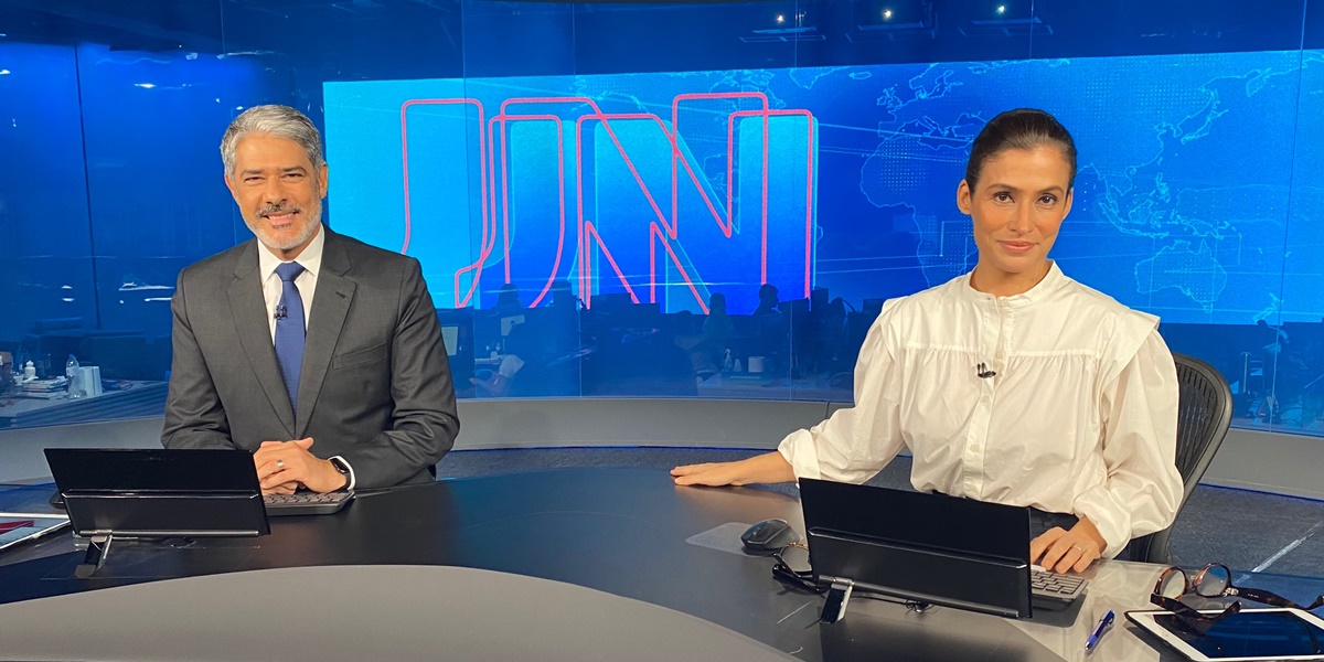 William Bonner e Renata Vasconcellos na bancada do JN, da Globo (Foto: Reprodução / TV Globo)