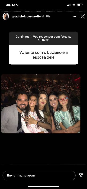 Graciele Lacerda mostrou foto com Luciano Camargo e sua esposa (Foto: Reprodução)