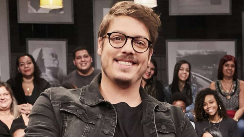 Fábio Porchat apresenta o talk show desde 2019 na GNT