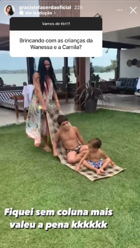 Graciele Lacerda brincando com os netos de Zezé Di Camargo (Foto: Reprodução/ Instagram)