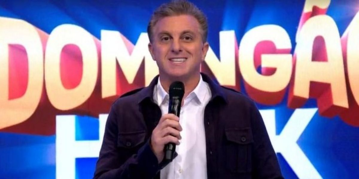 Luciano Huck apresenta o "Domingão com Huck" que irá ao ar neste domingo após a Supercopa (Reprodução/ TV Globo)