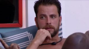 Gustavo deixa parte íntima à mostra e colegas do BBB22 ficam rindo (Foto: Reprodução / Globoplay)