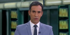 César Tralli no estúdio do Jornal Hoje (Foto: Reprodução / TV Globo)