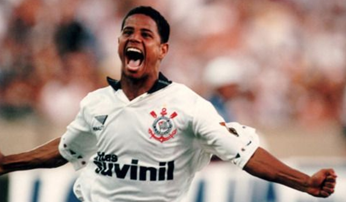 Marcelinho Carioca em vitória do Corinthians na "Copa do Brasil" em 1995 (Divulgação)