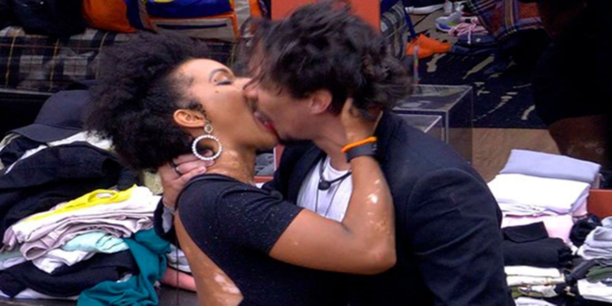 Natália e Eliezer aos beijos no BBB22 (Foto: reprodução)