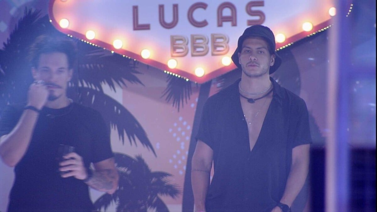 BBB22: Arthur Aguiar e Eliezer conversaram bastante durante a festa (Foto: Reprodução)