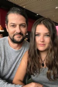 Marcelo Serrado e a filha Catarina, fruto do casamentos com Rafaella Mandelli (Foto: Reprodução)