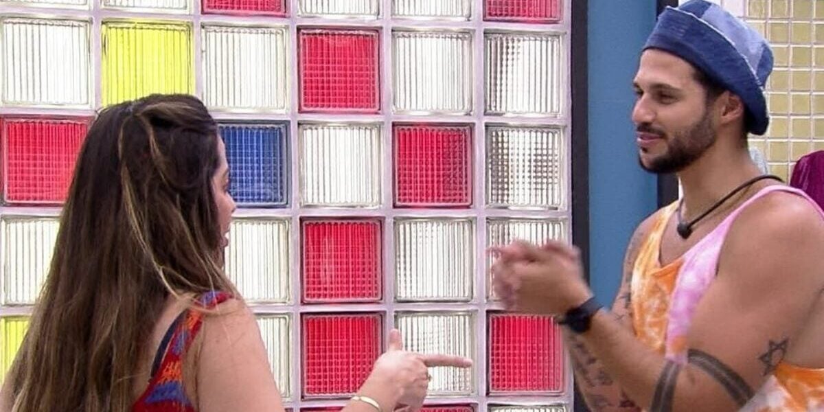 BBB22: Laís tenta beijar Rodrigo e leva um fora (Foto: Reprodução)