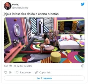 Larissa causou comoção na web ao encarar botão de desistência (Foto: Reprodução / Twitter)