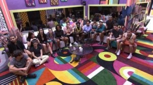 Participantes do BBB22 atentos na explicação da Prova do Líder (Foto: Reprodução / Globoplay)