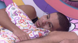 Vyni acredita que está sem função no BBB22 (Foto: Reprodução / Globoplay)