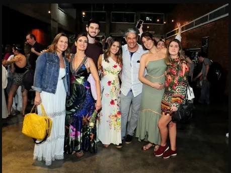 Fatima Bernardes em um evento de jazz com os filhos, William Bonner e Natasha Dantas