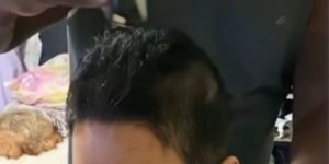 Imagem do post Esposa de famoso cantor surge em vídeo emocionante raspando o cabelo após retirada de tumor: “Meu Deus”