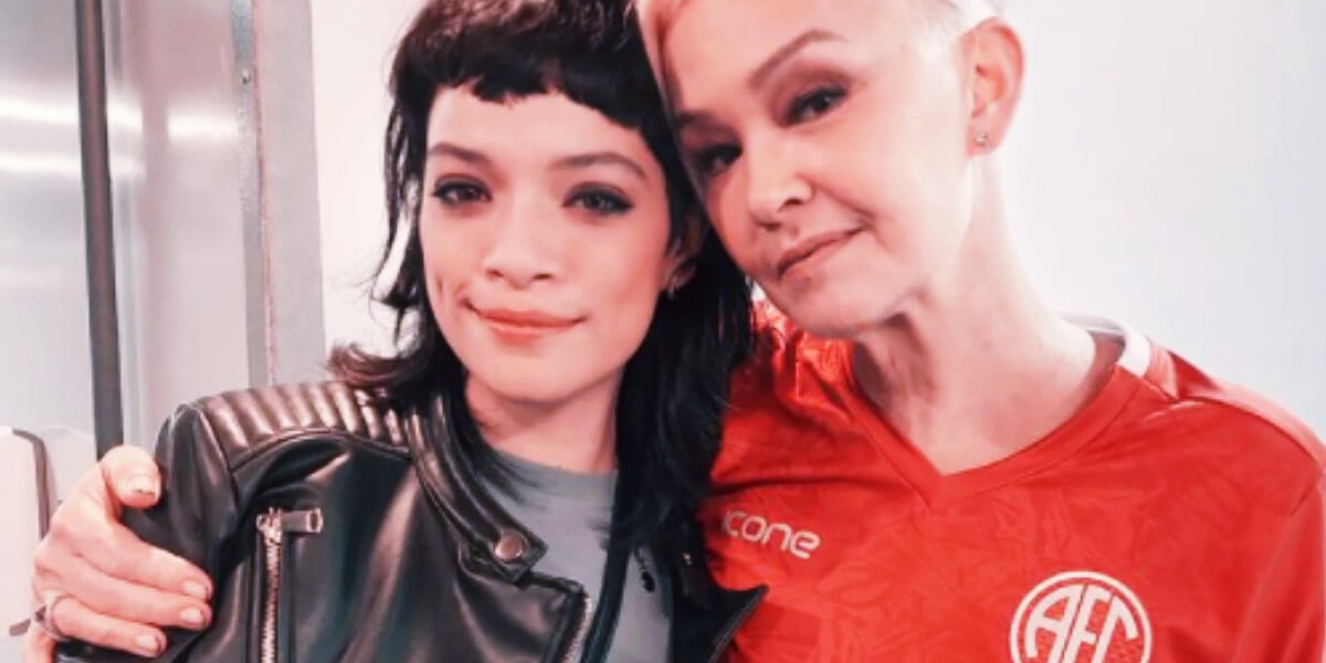 Ingrid Gaigher e Julia Lemmertz nos bastidores da novela Quanto Mais Vida Melhor (Foto: Reprodução/Instagram)