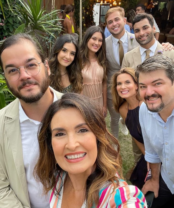 Família se reuniu em casamento (Foto: Instagram ) 