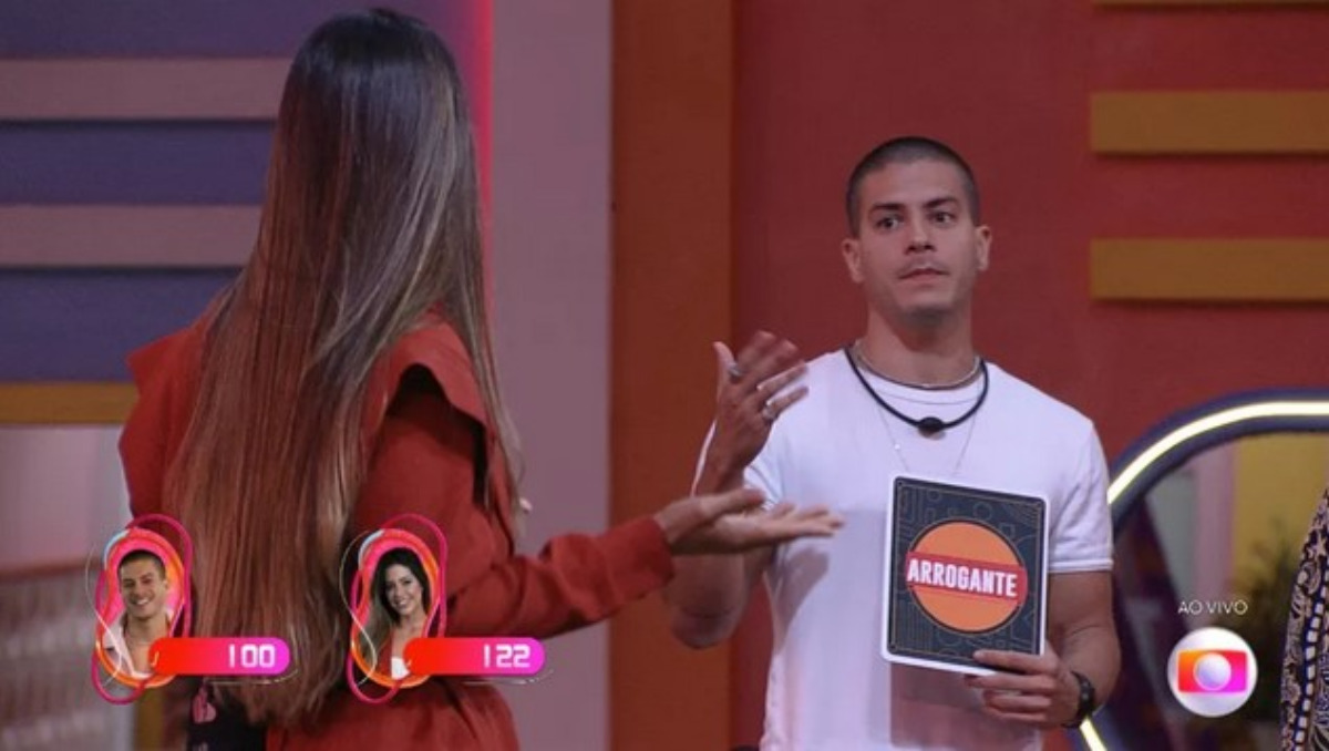 "Tenha santa paciência", Sonia Abrão perde as estribeiras na RedeTV! e explode: "Falsa, dissimulada"