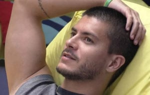 Arthur Aguiar planeja próximos passos para a formação do paredão no BBB22 (Foto: Reprodução / Globoplay)