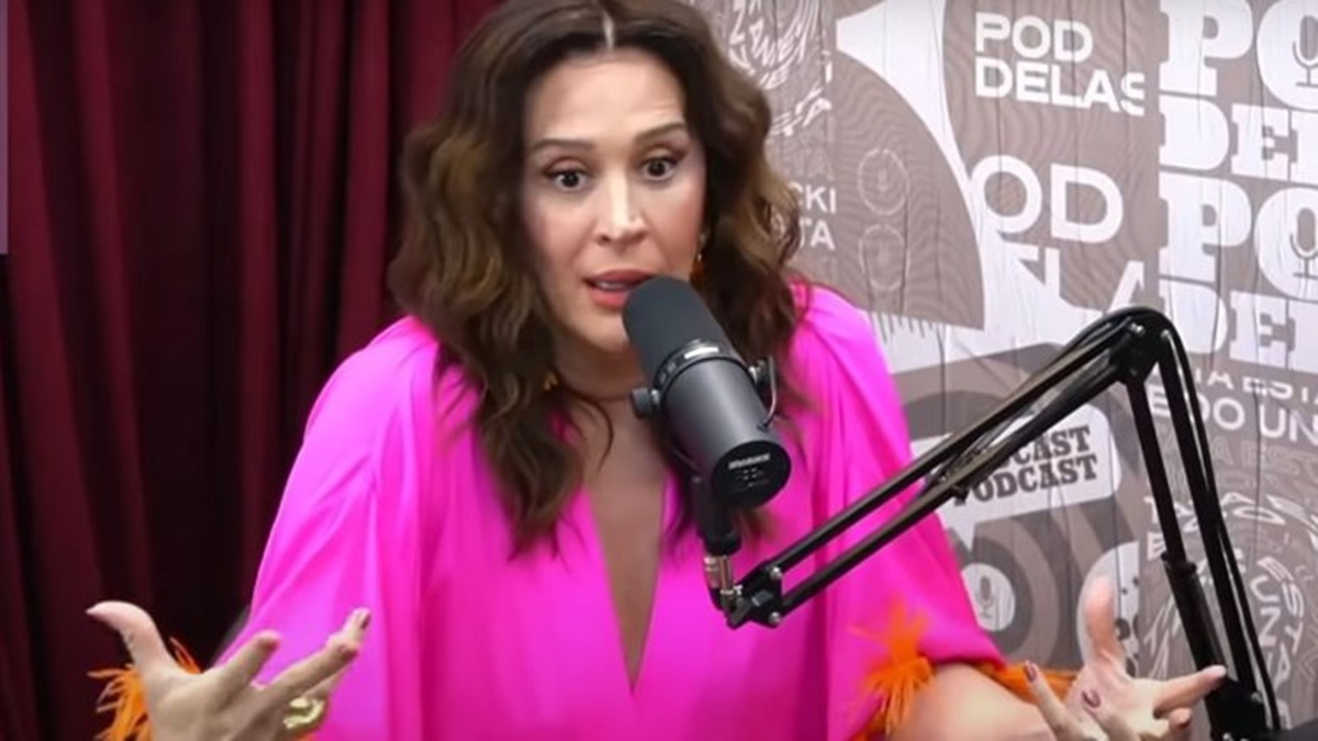 Claudia Raia conta suas itimidades no podcast PodDelas 