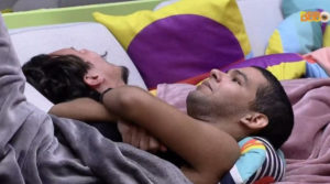 Vyni e Eliezer conversaram sobre como tirar nudes no BBB22 (Foto: Reprodução / Globoplay)