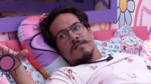 Eliezer Netto no quarto lollipop do BBB22: brother caiu na real ao pegar informações de Tadeu (Foto: Reprodução / Globoplay)