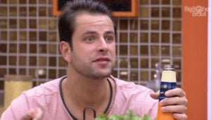 Gustavo detalhou como foi o momento em que recebeu o convite para participar do BBB22 (Foto: Reprodução / Globoplay)