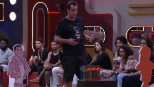 BBB22: Gustavo flecha Linn da Quebrada como manipuladora (Foto: Reprodução / Globoplay)