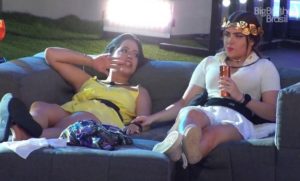 Laís e Jade conversam sobre votos durante a festa do BBB22 (Foto: Reprodução / Globoplay)