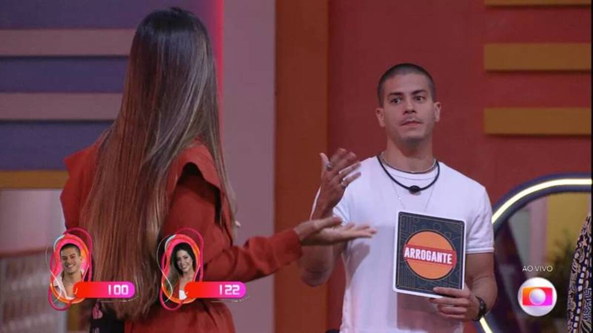 BBB22: Arthur Aguiar está sendo acusado de 'gaslighting' contra Laís (Foto: Reprodução)