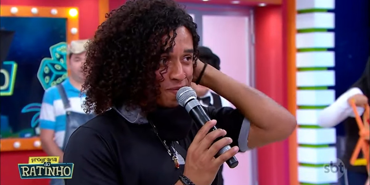 Maju do SBT é chamado ao palco no programa do Ratinho - Foto: Reprodução