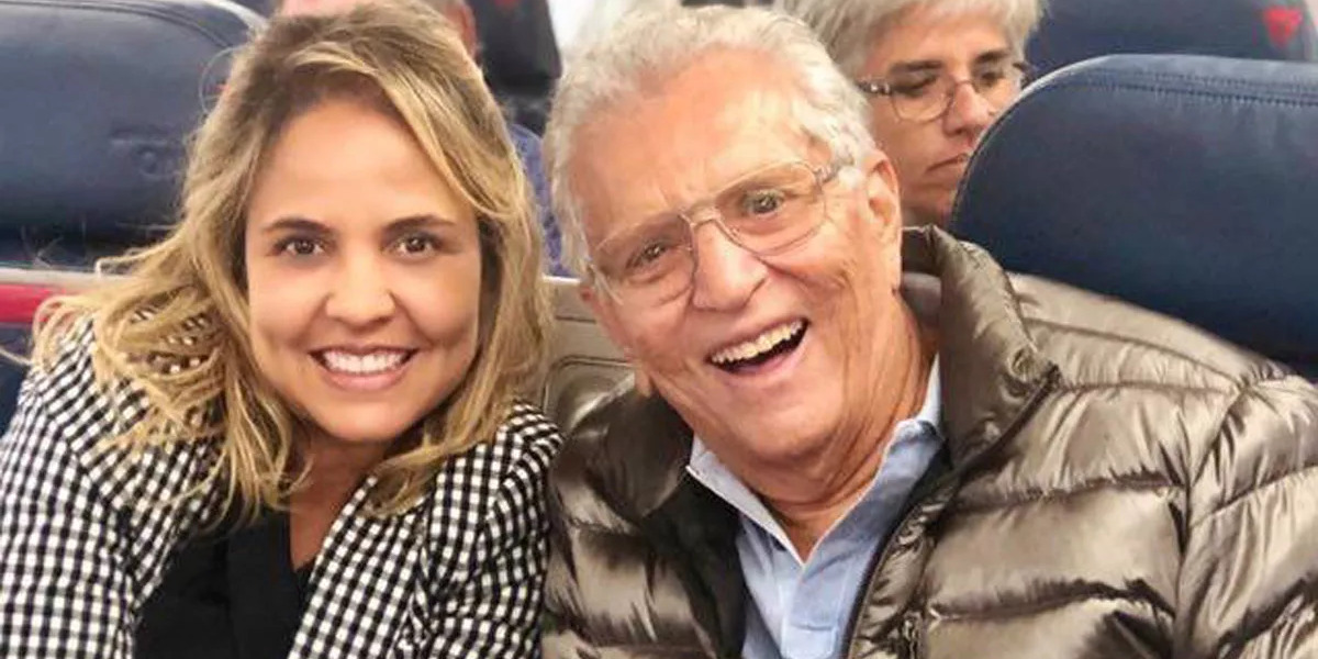 Carlos Alberto de Nóbrega e a atual esposa, Renata Domingues (Foto: Reprodução)