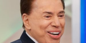 Imagem do post Após quase 1 ano, Silvio Santos desembarca no estacionamento do SBT e imagens espantam: “Olha como ele está”