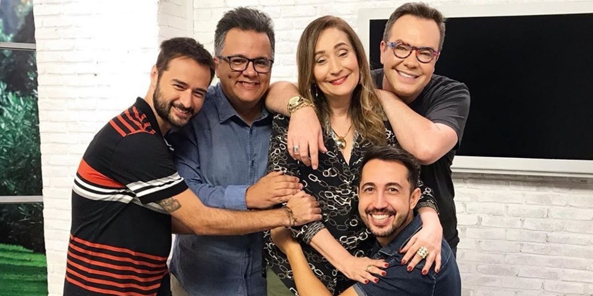 Colunista de Sonia Abrão deixa o A Tarde é Sua e apresentadora da RedeTV! é convocada o seu lugar