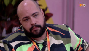 Tiago Abravanel despertou a fúria de Boninho, chefão do BBB22 (Foto: Reprodução / Globoplay)