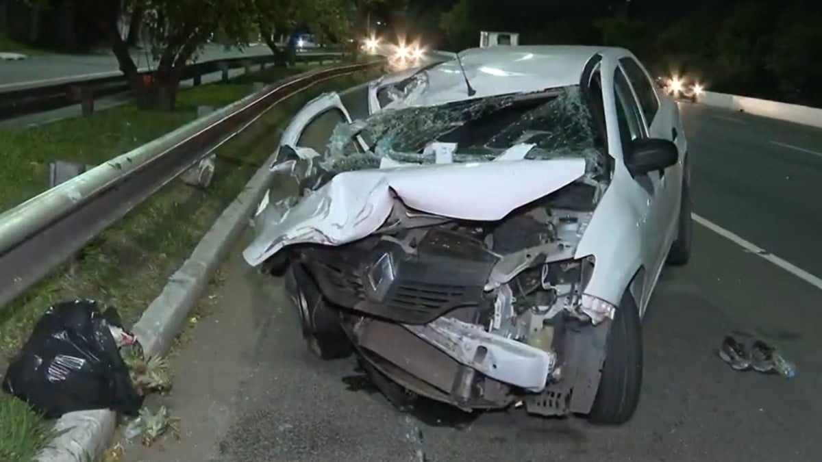 Carro em que Rodrigo Mussi estava quando sofreu o acidente (Foto: Reprodução)