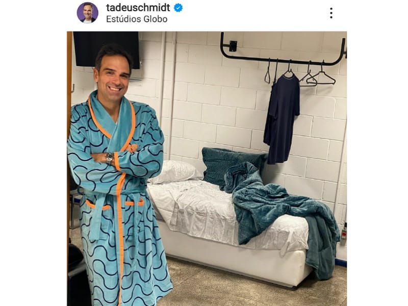 Apresentador do BBB22, Tadeu Schmidt revela que está tendo que dormir em puxadinho na Globo (Foto: Reprodução)