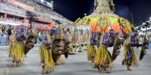 Imagem do post Ex-BBB é imprensada em grade após final de desfile de escola de samba e o pior acontece: “Sem ar”