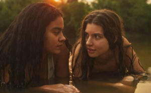 Juma (Alanis Guillen) e Muda (Bella Campos) em 'Pantanal' (Foto: Reprodução / Globo)