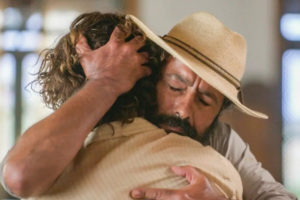 Jove (Jesuíta Barbosa) e Zé Leôncio (Marcos Palmeira) de 'Pantanal' (Foto: Reprodução / Globo)