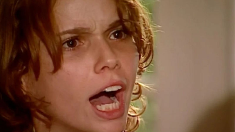 Mel (Débora Falabella) na cena da novela 'O Clone': jovem surtará a ponto de renegar o pai (Foto: Reprodução/Globo)