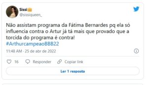 Internautas não gostaram da ausência do nome do Pãozinho no telão do Encontro (Foto: Reprodução / Twitter)