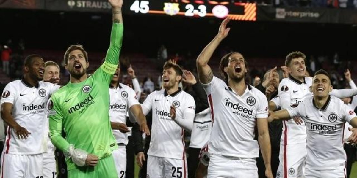 west ham e eintracht frankfurt entraram em campo pela Europa League - Foto: Reprodução