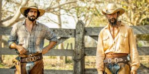 Renato Góes e Irandhir Santos interpretam filho e pai respectivamente em 'Pantanal' (Foto: Reprodução / Globo)